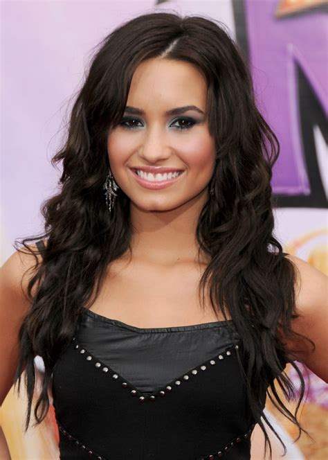 Long And Carbon Black Demi Lovato Hair Pictures Popsugar Latina