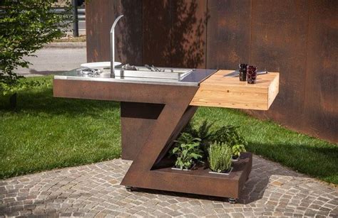 Optimal geeignet für die zeit im garten und am pool. Exklusiver Küchenschrank im italienischen Design für den ...