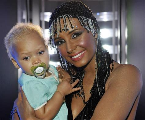 Luciana abreu está muito orgulhosa com o aproveitamento escolar das filhas. Luciana Abreu fala da filha: «Ela já é vaidosa e muito ...