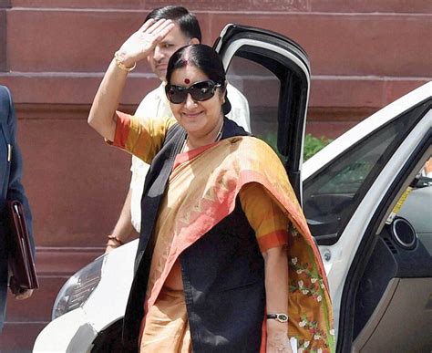 sushma swaraj proves yet again why trolling her on twitter is a bad idea scoopwhoop