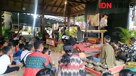 (tahan selera / nafsu pengaruh judi tersebut). Misa Natal di Gereja Ganjuran, Anak-anak Diajak Peduli ...