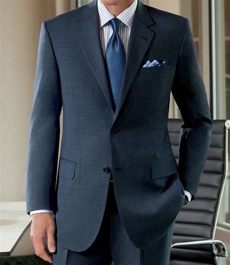 Signature 2-Button Wool Suit with Plain Front Trousers Big/Tall | JoS