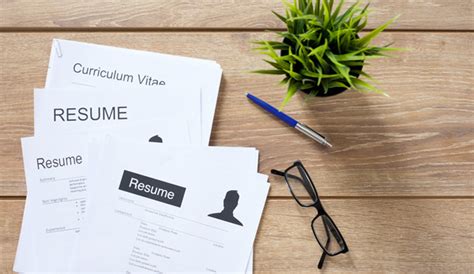 A cv (short for curriculum vitae) is a written document that contains a summary of your skills, work experience, achievements and education. Comment rendre son CV plus attractif ? - Mode(s) d'Emploi