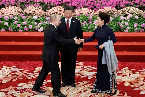 Who Is Xi Jinpings Wife Meet Peng Liyuan The Famous Folk Singer Who