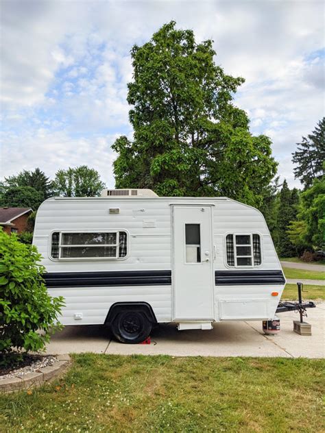 Adorable 14 Foot Canned Ham Vintage Camper Trailer For Sale