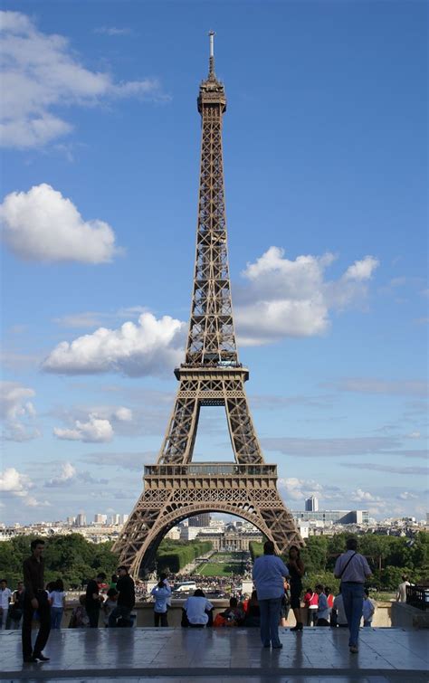 Der eiffelturm ist das wahrzeichen von paris, der stadt der liebe. Paris, Eiffelturm (Eiffel Tower) | Der 324 m hohe ...