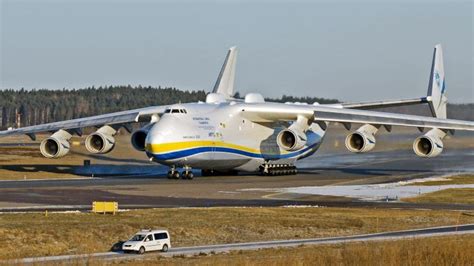 Antonov 225 Největší letadlo světa mělo převážet raketoplány je