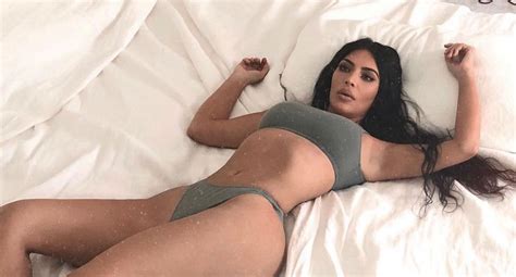Celebrities Kim Kardashian Posa Completamente Desnuda Y Desaf A La