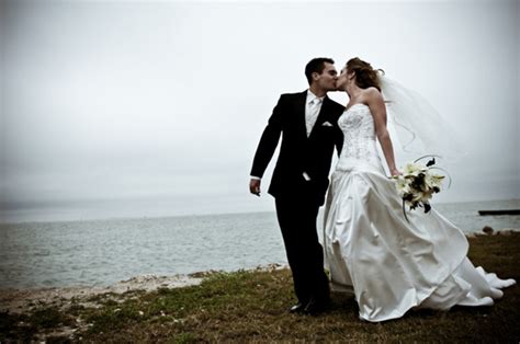 Time is perhaps the biggest constraint in wedding photography. Wedding Photography Lighting Tips - Free Wedding Ideas, Vendors and Wedding Inspirations