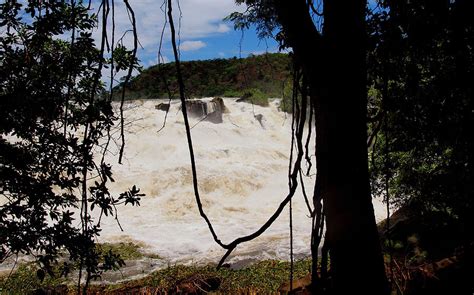 Tropic Karuma Falls Photograph By Robert Watson
