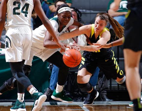 loss drops oregon women s basketball from top 5 in ap poll