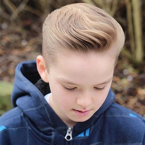 Un garçon de 9 ans au volant dun porsche cayenne en belgique. Coupe de cheveux petit garçon en quelques idées modernes ...
