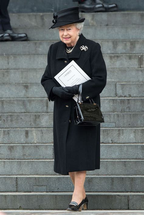 When she was born in mayfair in 1926, princess elizabeth (now the queen) and her family did not expect that she. Queen Elizabeth must always travel with a black outfit ...