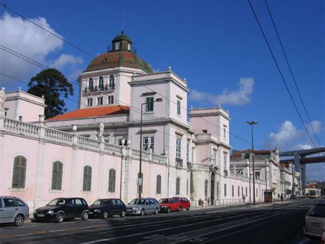 O palácio burnay foi originalmente construído por iniciativa de d. RUAS DE LISBOA COM ALGUMA HISTÓRIA: RUA DA JUNQUEIRA  VI 