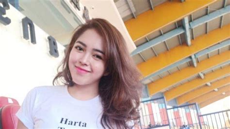 Ini adalah kumpulan foto bobotoh cantik persib bandung yang berhasil di kumpulkan dari berbagai media dan dikemas didalam halaman ini. Bobotoh Cantik Ini Rindu Nonton Persib Bandung, Padahal Lagi Bagus-bagusnya - Tribun Jabar