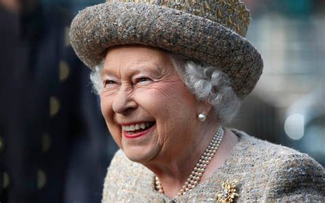 Elizabeth i (isabel i), rainha da inglaterra, filha de henrique viii e ana bolena, nasceu no palácio de greenwich, em 7 de setembro de 1533. Por que a rainha da Inglaterra tem dois aniversários ...