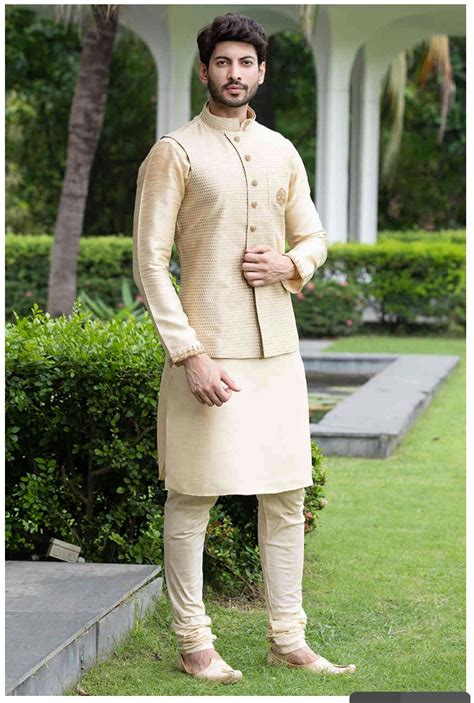 Explore a wide collection of men's clothing styles, for weddings, parties & other occasions. Pin by Meraj Siddique on Mens outfits | Groom dress men ...
