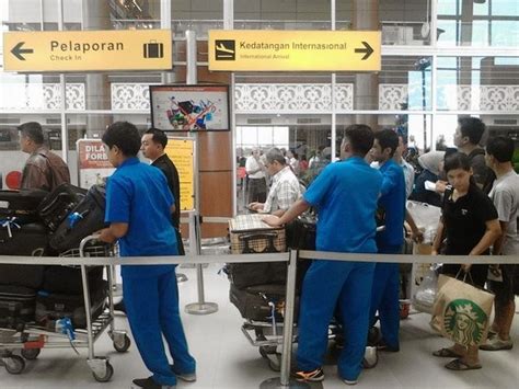 Ia memastikan, tidak ada korban luka maupun jiwa dari insiden kebakaran limbah tersebut. Biar Jadi Bandara Kelas Dunia, Airport Soetta Sediakan ...