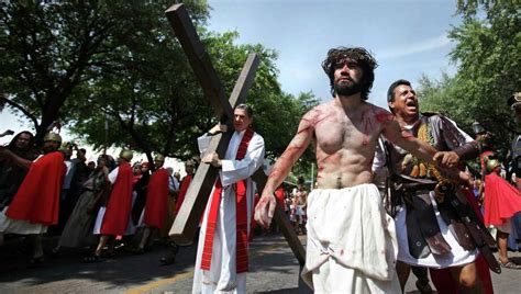 Crucifixion Drama Draws Crowd San Antonio Express News