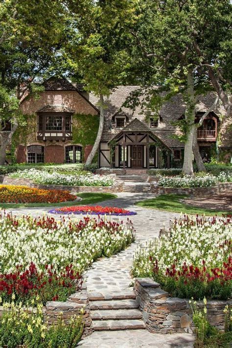 La historia de neverland se empezó a escribir en córdoba, argentina en 1976 cuando marcelo periales Michael Jackson's Neverland Ranch Hits The Market For $100 ...