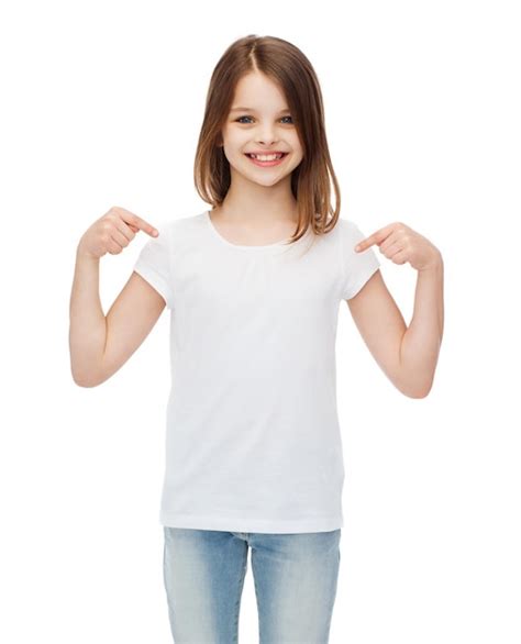 Concepto De Diseño De Camisetas Niña Sonriente Con Una Camiseta