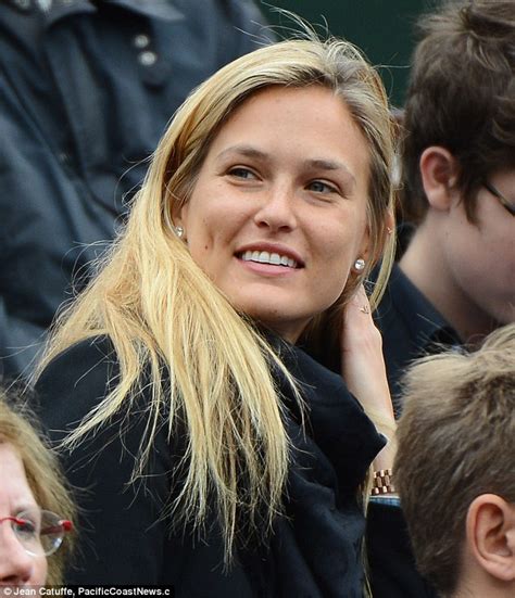 tennis lovers leonardo dicaprio and ex girlfriend bar refaeli keep their distance as they attend