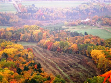10 Places To Capture Amazing Fall Colours Across The Country