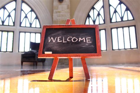 Ways To Welcome Worship Guests Warmly Lewis Center For Church Leadership