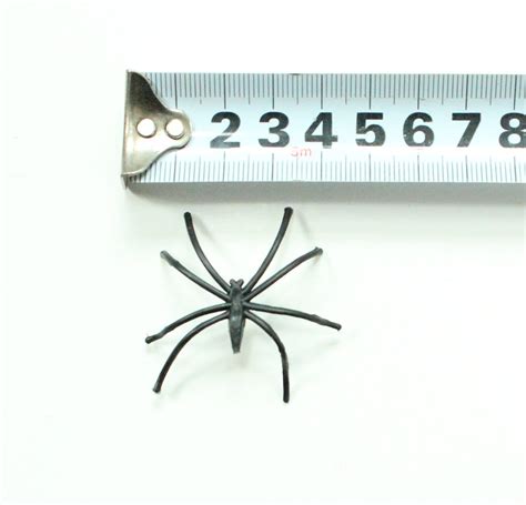 4cm Small Plastic Fake Spider Carnival Haunted House Prop Black Halloween Decorative Spiders