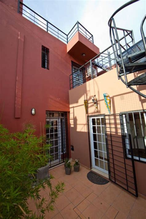 Somos fabricadores de rejas para casas bogota, nos distinguimos por contar con altos estándares de calidad en nuestros diseños, por brindar el mejor nuestro objetivo es darle a nuestros clientes, seguridad y estilo en el momento de instalar en su casa unas rejas para casas bogota, aparte de. REJAS CASA DE PASILLO | Rejas para casas, Casas, Escaleras