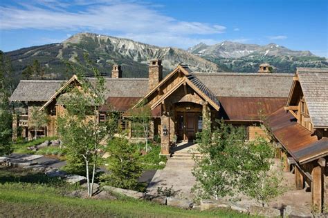 Rustic Elegance In Montana Rustic Mountain Homes Rustic Exterior