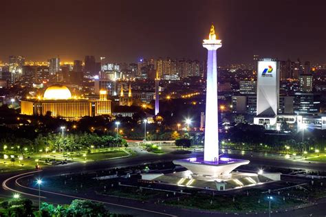 Yuk Nikmati Pemandangan Kota Jakarta Saat Malam Di Monas