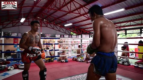 muay thai champions singdam sparring with pakorn yokkao training center bangkok youtube
