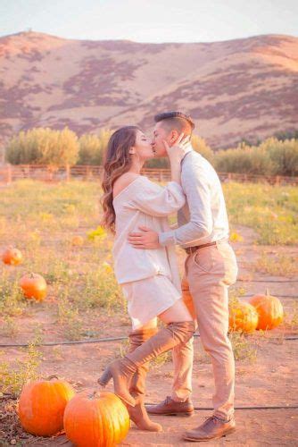 33 Fall Engagement Photos That Are Just The Cutest Couples Photoshoot