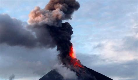 Part or all of this entry has been imported from the 1913 edition of webster's dictionary, which is now free of copyright and hence in the public domain. Il pericoloso vulcano sta esplodendo in diretta: immensa ...
