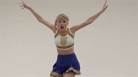 Taylor Swift Shares Outtakes From Shake It Off Video