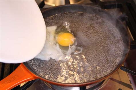 How To Cook The Perfect Poached Egg Using Only A Saucepan
