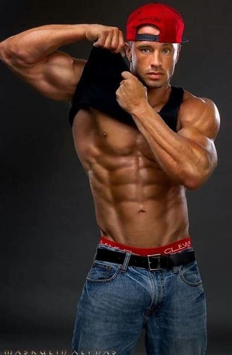 pin by muscle men jeans on machos musculosos en jeans 3 sexy men muscle men muscular men