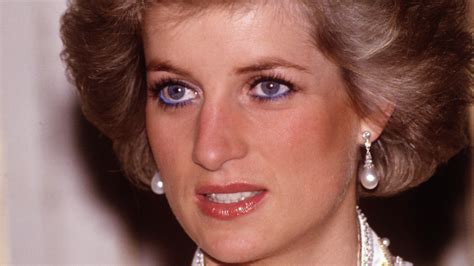 How Did Princess Diana Do Her Eye Makeup