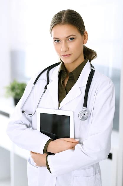 Premium Photo Doctor Woman Standing Straight And Looking At Camera
