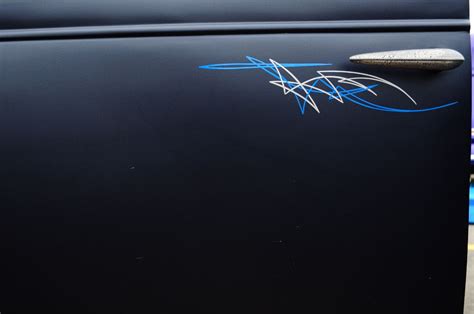 Pinstriping At 2011 La Roadster Show Pictures