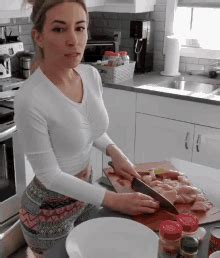Alinity Cooking Gif Alinity Cooking Chicken Discover Share Gifs