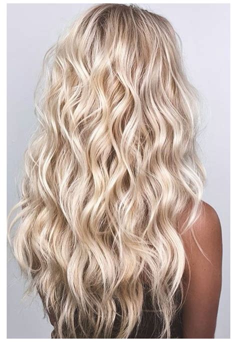 23 Long Wavy Hair Ideas Trending In 2021 Ashy Cool Blonde Hair Ashycoolblondehair Wavy