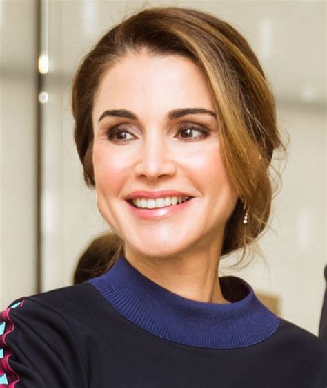 Queen Rania Launches The Jordan River Foundations Mobile Emerging Technology Exhibitions Amman