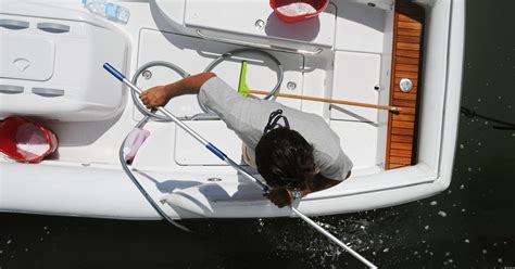 Jul 23, 2018 · borax is an effective, inexpensive natural mineral that works well in a number of cleaning situations, including cleaning painted baseboards. How to Clean a Boat | Discover Boating