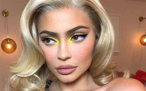 Kylie Jenner S Most Glamorous Makeup Looks To Copy For The Holidays