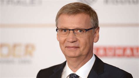 Günther jauch ist ein fester bestandteil der deutschen fernsehlandschaft. Günther Jauch verrät seine Pläne: Gerüchte um RTL-Aus und Ende von „Wer wird Millionär" | TV