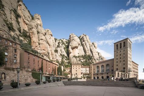 excursión al monasterio de montserrat desde barcelona con visita a una bodega hellotickets