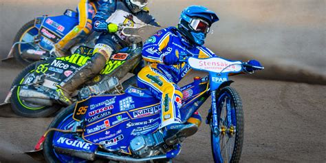 Czy bartosz zmarzlik, stojąc pod taśmą startową, spogląda kątem oka na… dziewczyny? Dopóki walczysz, jesteś zwycięzcą: sezon 2015 (Szwecja ...