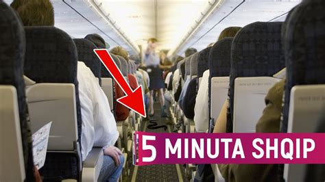 Gjarpri tmerron pasagjerët në aeroplan YouTube